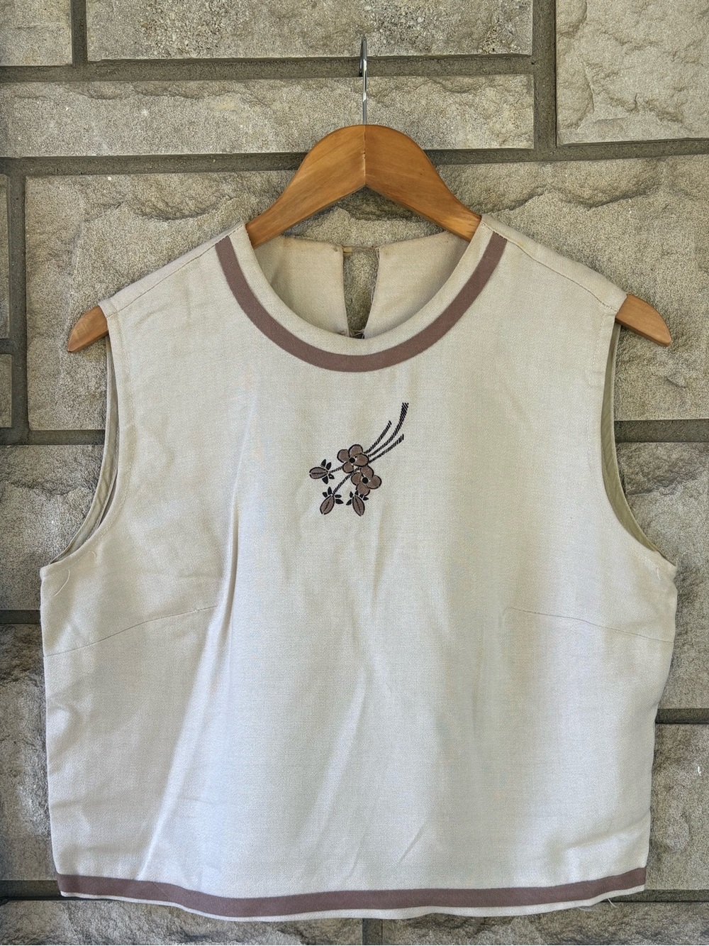 Vintage Mid Century 1960’s cream sleeveless blouse w/ embroidered floral design